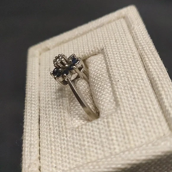 14k White Gold, Blue and White Floral Ring - Picture 2 of 6